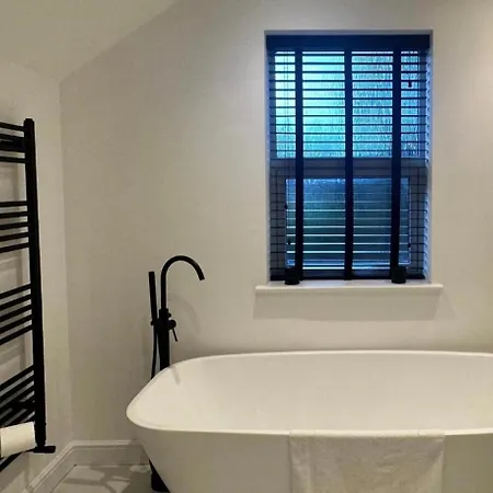 Exquisite Renovation In Central Location With Garden And Parking Hereford Exterior photo