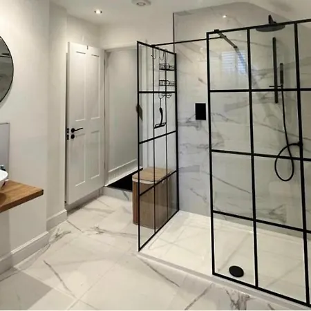 Exquisite Renovation In Central Location With Garden And Parking Hereford Exterior photo
