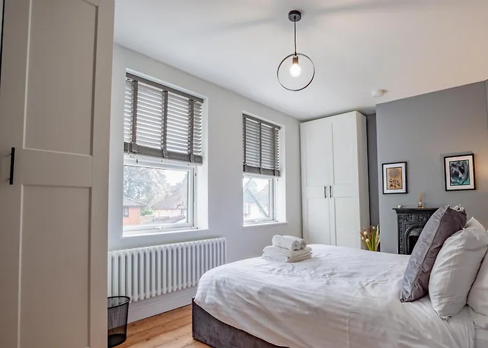 Exquisite Renovation In Central Location With Garden And Parking