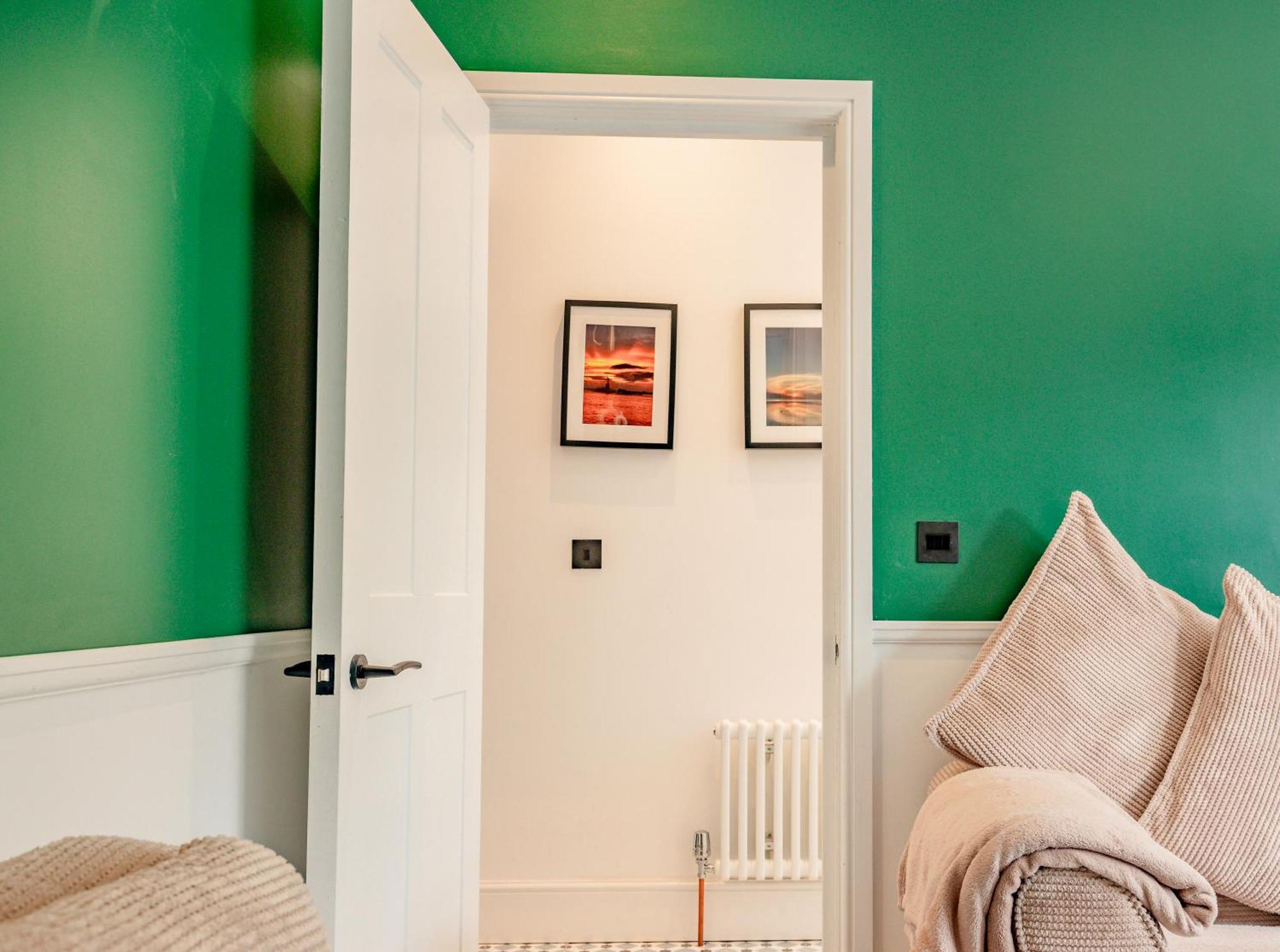 Exquisite Renovation In Location With Garden And Parking Holiday home