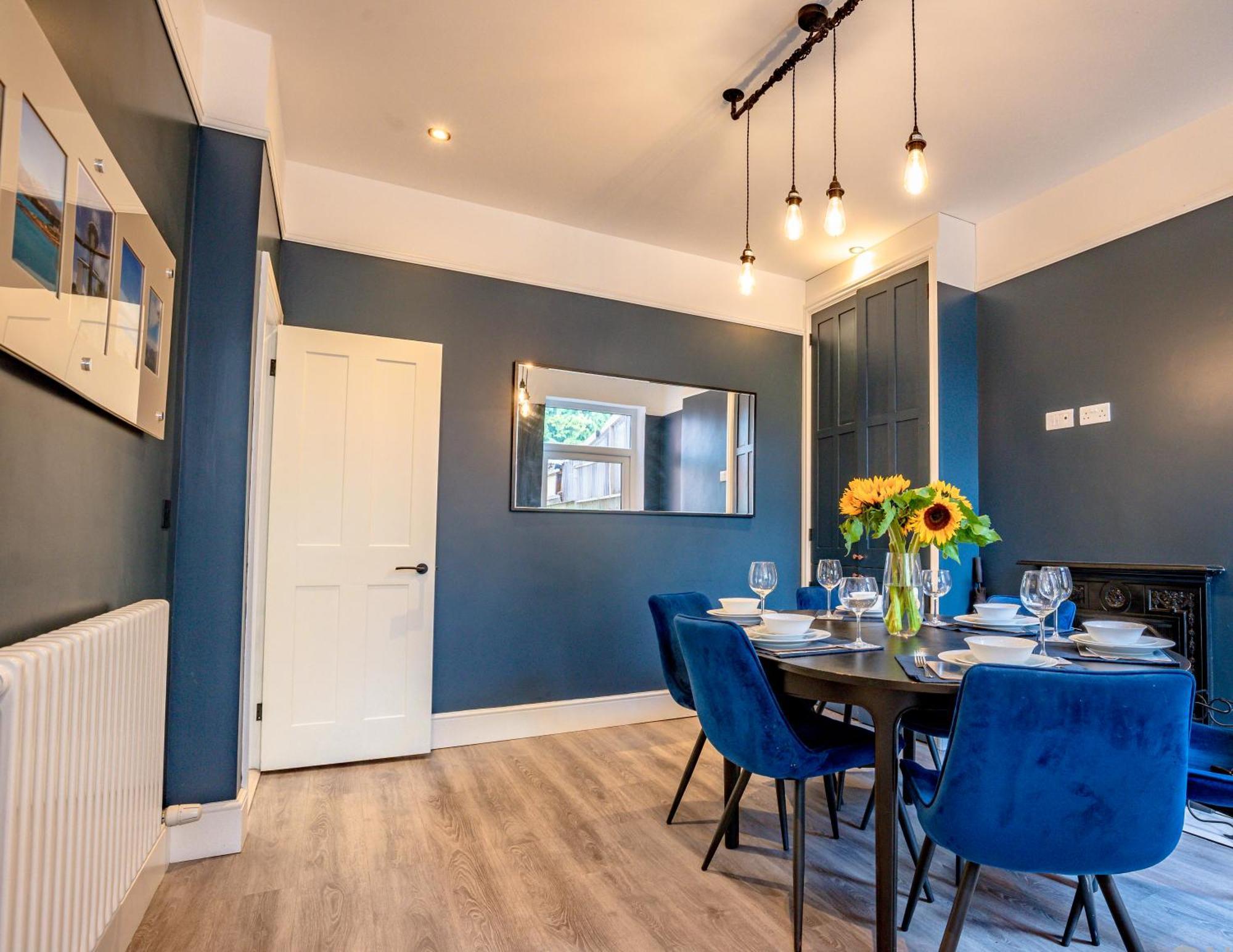 Exquisite Renovation In Location With Garden And Parking Hereford