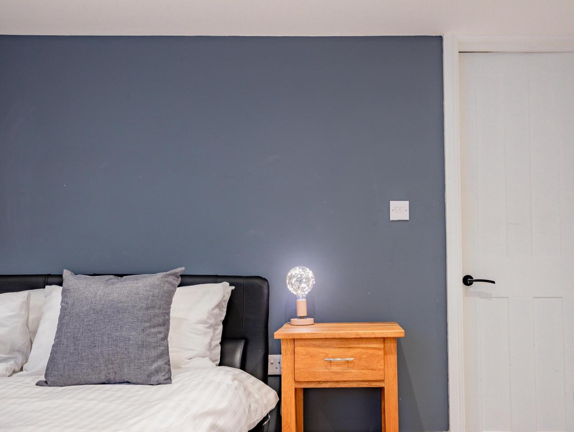 Exquisite Renovation In Location With Garden And Parking Holiday home Hereford