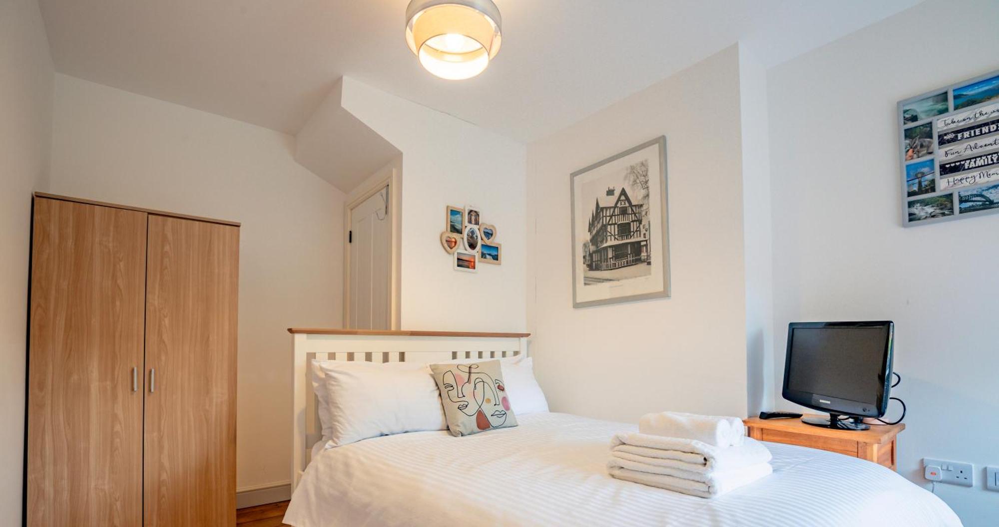 Exquisite Renovation In Location With Garden And Parking *