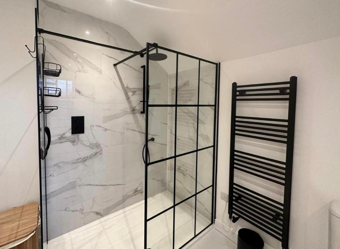Exquisite Renovation In Location With Garden And Parking Hereford