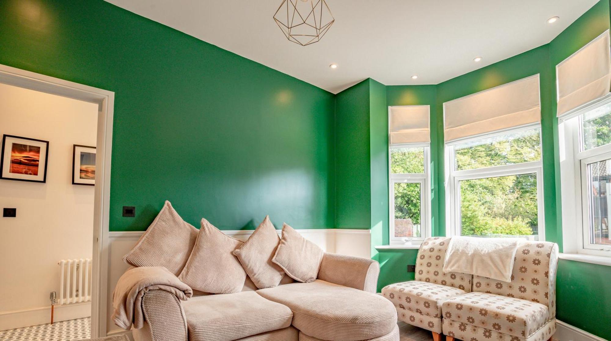 Exquisite Renovation In Location With Garden And Parking Holiday home