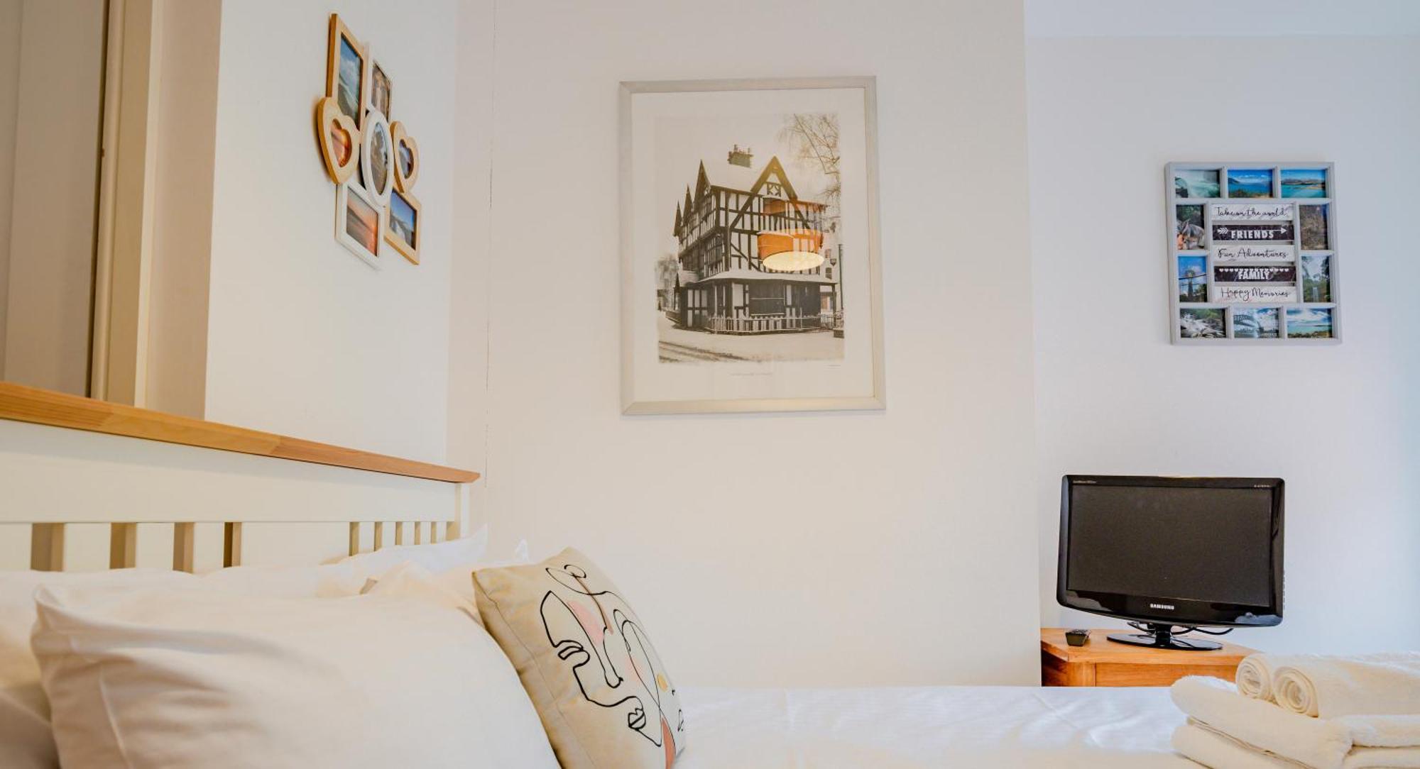 Exquisite Renovation In Location With Garden And Parking * Hereford