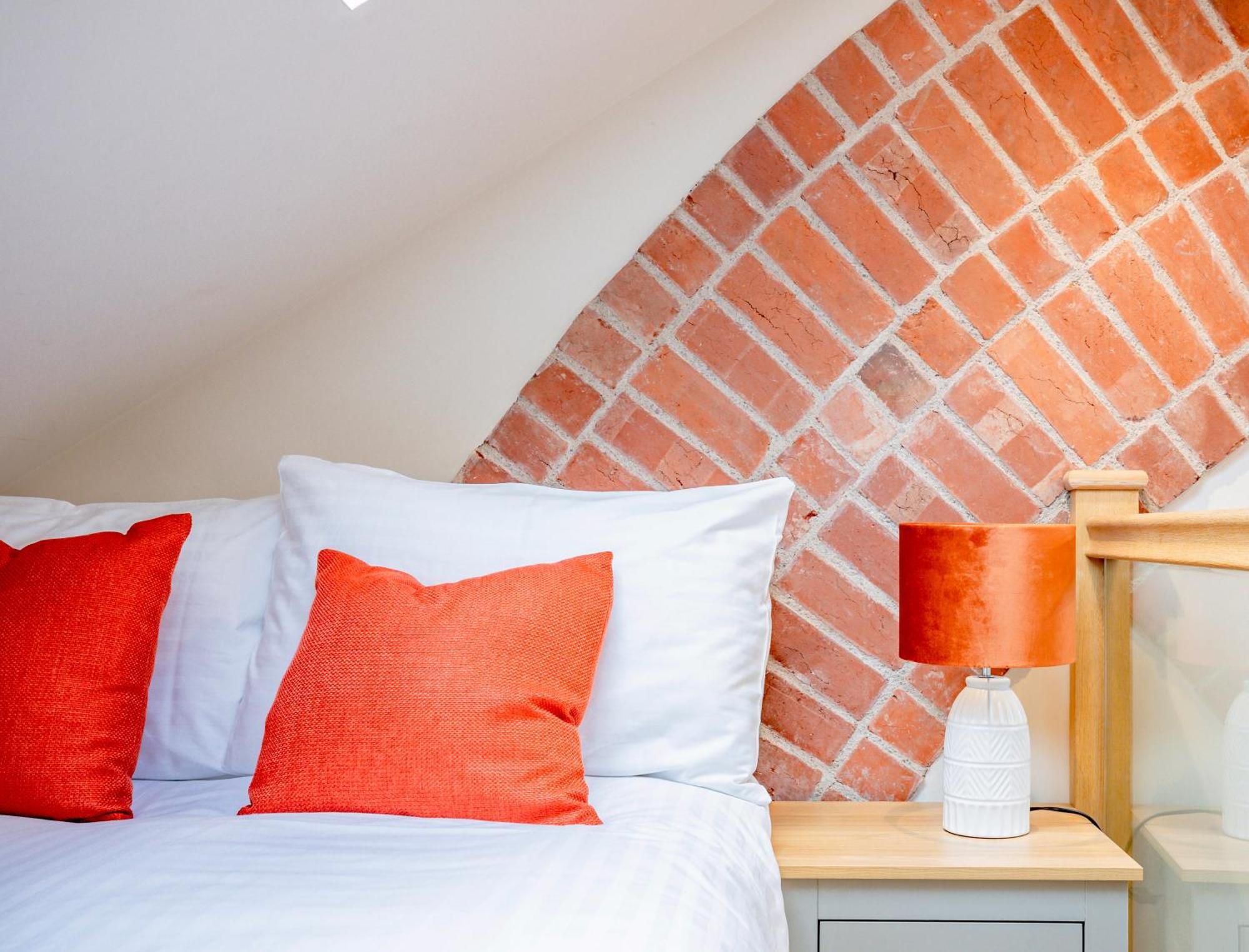 Exquisite Renovation In Location With Garden And Parking Hereford